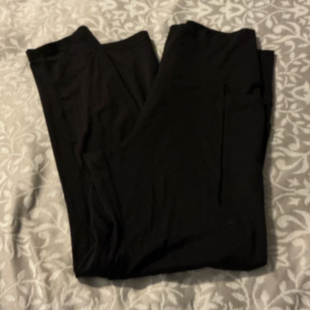 Avia Classic Black soft sculpt Women's Capris. Medium - Picture 2 of 4